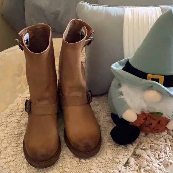 Frye Shoes - Frye Veronica Boots 🤎🤎🤎🤎